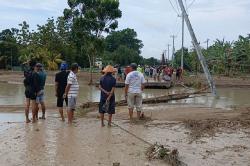 Jalan Grobogan-Semarang Ambles Diterjang Luapan Sungai Tuntang, Akses Lumpuh