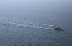 Iran Patroli 24 Jam di Selat Hormuz, Gunakan Senjata Misterius