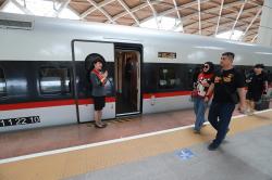 120 Ribu Penumpang Naik Whoosh Selama Libur Panjang Imlek