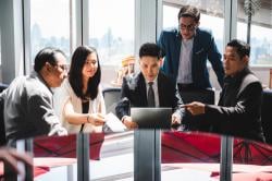 Strategi Efektif dalam Memperkuat Hubungan Internal Perusahaan