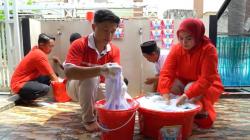 Sambut Ramadan, Attack Jaz1 Serbaguna dan Cecep Abdullah Bersihkan Perlengkapan Ibadah Masjid Jami Baitul Mu’min