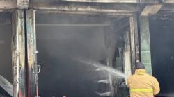 Kebakaran Ruko 2 Lantai di Madiun, Mobil Mitsubishi Pajero Tinggal Rangka Dilalap Api<