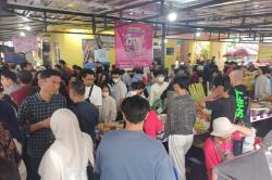 Suasana Benhil Jakpus di Hari Pertama Puasa, Masyarakat Ramai Berburu Takjil