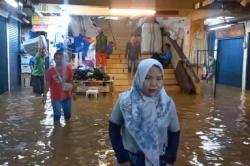 Pasar Cipulir Jaksel Kebanjiran, Pedagang Sedih Tak Ada Pembeli