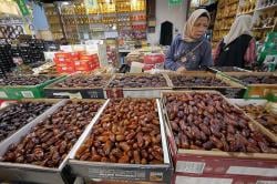 Ragam Jenis Kurma Dijual di Pasar Tanah Abang