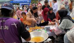 Serunya Berburu Takjil di Masjid Sunda Kelapa, Gorengan Jadi Primadona!