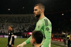 Maarten Paes Debut, Ajax Amsterdam Gagal Menang Lawan NEC