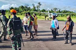 Bandara Koroway Batu Kembali Beroperasi Pascapenembakan Pilot Smart Air oleh KKB<