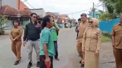 Kesal Drainase Tertutup Bangunan, Warga Adang Kunjungan Bupati Pangandaran di Kawasan Wisata