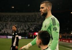 Maarten Paes Akui Buat Kesalahan Kecil di Laga Debut Ajax, Apa Itu?