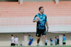 Bangkit dari 0-3, Van Gastel Justru Bongkar Krisis Komunikasi PSIM