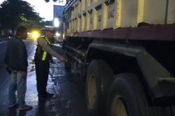 Kecelakaan di Jember, Remaja Perempuan Tewas Terserempet Truk gegara Jalan Rusak<