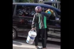 Viral Ojol Pukul Perempuan di Makassar, Emosi Jatuh dari Motor saat Bonceng Anak<