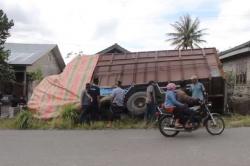 Kecelakaan di Bener Meriah Aceh, Truk Rem Blong Tabrak 6 Kendaraan dan Tembok Rumah<