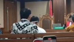 Momen Hakim Tegur Pengacara Terdakwa usai Debat dengan Ahok di Persidangan Kasus Korupsi LNG