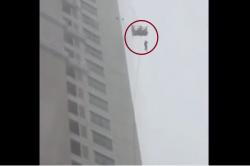 Viral Pekerja Gondola Gelantungan Diterpa Angin di Lantai 25 Apartemen, 1 Orang Tewas<