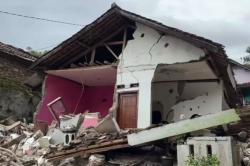 Tanah Bergerak Terjang Sukabumi! 90 Rumah Rusak, 112 KK Mengungsi<