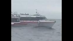 Kapal Cepat Bawa 108 Penumpang Dihantam Ombak di Selat Lombok, Lambung Depan Pecah<