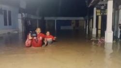 Sungai Dinoyo Jember Meluap Disertai Lumpur, Permukiman Warga Terendam Banjir<