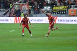 Mauricio Souza Puji Habis Fabio Calonego usai Gol Roket ke Gawang Borneo FC 