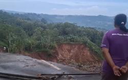 Longsor Kalongan Putus Jalur Ungaran-Mranggen, Puluhan KK Bakal Direlokasi<