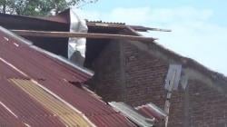 Puting Beliung Terjang Gowa Saat Sahur, Dalam Hitungan Menit Puluhan Rumah Rusak Disapu<