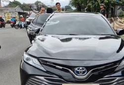 Mobil Dinas Kenegaraan Ringsek Tabrak Truk di Jalan Raya Bogor-Depok