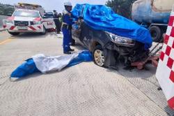 Kecelakaan Maut Mobil Innova Tabrak Truk di Tol Indrapura-Kisaran, 4 Orang Tewas<