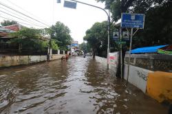 Update Banjir Jakarta: 16 RT Masih Tergenang, Ratusan Warga Mengungsi