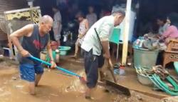 Banjir Bandang Rusak Ribuan Rumah di Situbondo, 2 Orang Hilang Terseret Arus<