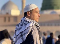 Hamish Daud Rayakan Ultah ke-46 dengan Umrah di Bulan Suci Ramadhan