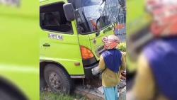 Kecelakaan Maut di Blora, Truk Tronton Tabrak 5 Pemotor, 1 Tewas 4 Luka<