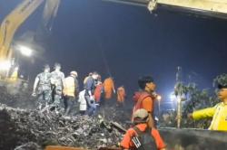 Longsor Bantargebang Tewaskan 4 Orang, Truk Sampah dari Jakarta Ditahan Sementara<