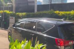 Terjaring OTT, Bupati Rejang Lebong Fikri Thobari Tiba di Gedung KPK