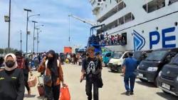 Arus Mudik Via Laut di Baubau Meningkat, 4.000 Penumpang Tiba di Pelabuhan Murhum<