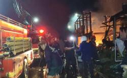 Kebakaran di Pangkep, 10 Kios di Pasar Sentral Ludes Dilalap Api<