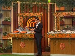 Spesial Banget! Luke J Lindberg Buka MasterChef Indonesia dengan Tantangan Seafood asal Alaska