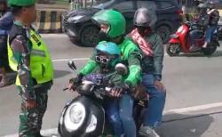 Naik Motor Bawa 2 Anak, Pemudik di Pantura Brebes Tolak Bus Gratis Polisi<