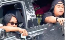 Momen Praz Teguh Mudik Lebaran ke Sumatera, Sempatkan Bagi-Bagi Sembako di Jalur Lintas