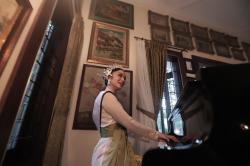 Seniman Muda Victoria Kosasieputri Dukung Keberlanjutan Ekosistem Seni dan Budaya Bali 