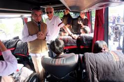 Menaker Yassierli Lepas Mudik Gratis 1.545 Pekerja UT   