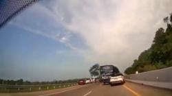 6 Kendaraan Kecelakaan Beruntun di Tol Batang Terekam Kamera, Dipicu Bus Ugal-ugalan<