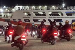 H-4 Lebaran, Pemudik Motor Mulai Membeludak di Pelabuhan Ciwandan Banten