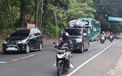 Macet Hampir 2 Km, One Way 30 Menit Diberlakukan di Lingkar Gentong