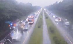 Tol Cipali Diguyur Hujan Lebat dan Angin Kencang, Pemudik Diminta Kurangi Kecepatan