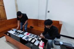 Tren Baru! Ramai Sewa iPhone Mulai Rp100.000 jelang Lebaran di Gunungkidul<
