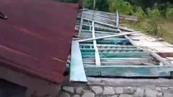 Bangunan SD di Timor Tengah Selatan Roboh Timpa 3 Anak, 1 Tewas 2 Luka-Luka<