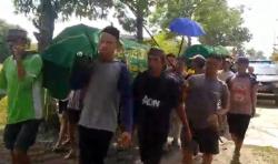 Isak Tangis Iringi Pemakaman 5 Jenazah Sekeluarga Korban Kecelakaan di Tol Tegal<