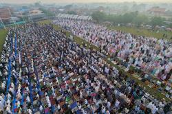Ribuan Jemaah Muhammadiyah Salat Idulfitri di Lapangan PSP Depok