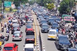 Macet Parah usai Salat Id, Jalur Arteri Bandung Lumpuh Dipicu Mudik Lokal<